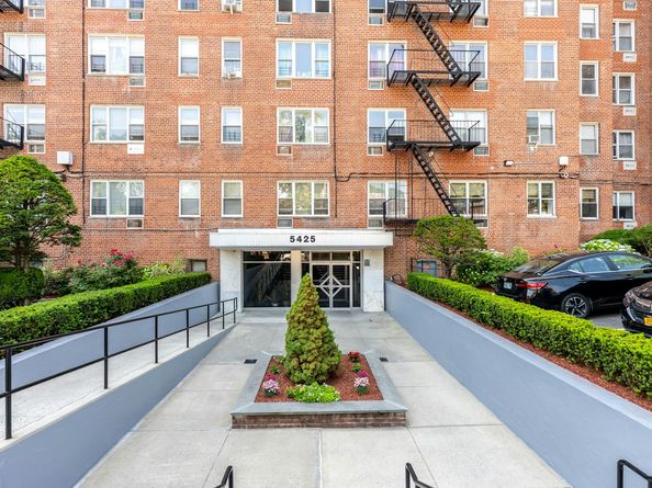 5425 Valles Avenue 5G, Bronx NY 10471