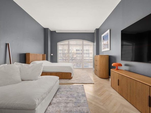 400 West 12th Street 4B, New York NY 10014