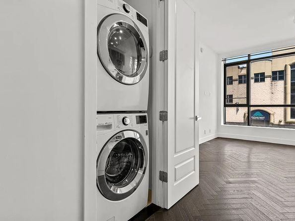 11-12 44th Drive 2A, Queens NY 11101