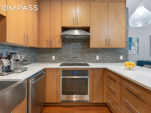 5-25 47th Road 2A, Queens NY 11101