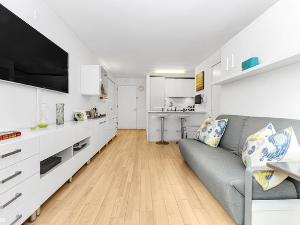 322 West 57th Street 49Q, New York NY 10019