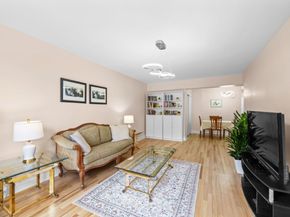 46-01 39th Avenue 314, Queens NY 11104