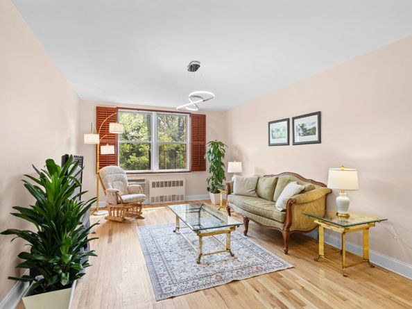 46-01 39th Avenue 314, Queens NY 11104