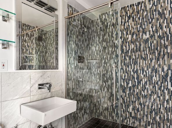 242 East 25th Street 12B, New York NY 10010