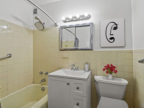 66-36 Yellowstone Boulevard 14B, Queens NY 11375