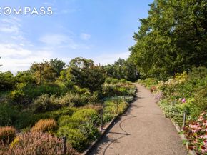 8 Magaw Place 22B, New York NY 10033