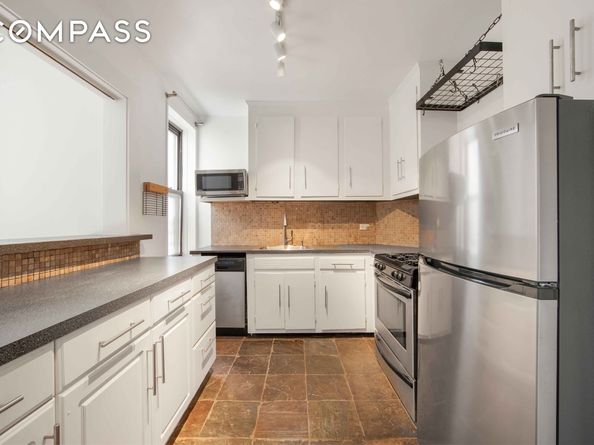 100 Ocean Parkway 3G, Brooklyn NY 11218