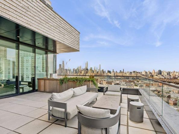 45-30 Pearson Street 4G, Queens NY 11101