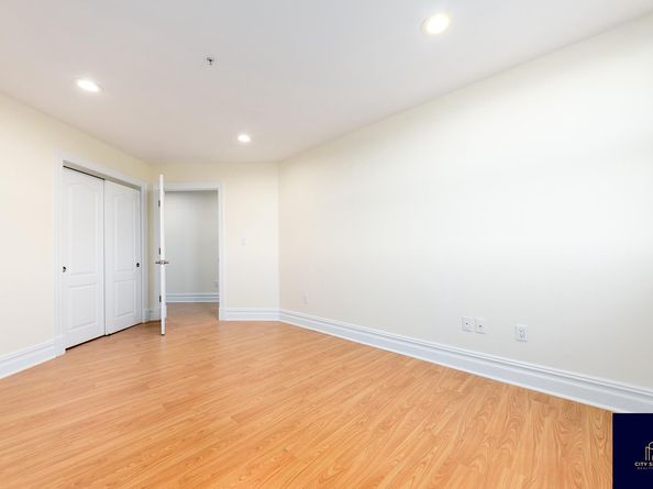 19-19 24th Avenue L706, Queens NY 11102