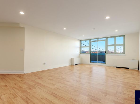 19-19 24th Avenue L706, Queens NY 11102