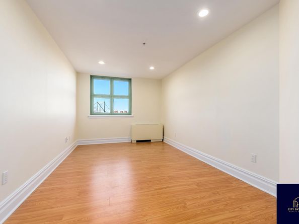 19-19 24th Avenue L706, Queens NY 11102