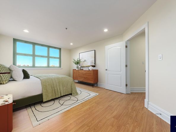 19-19 24th Avenue L706, Queens NY 11102