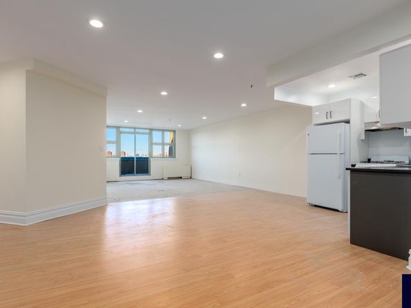 19-19 24th Avenue L706, Queens NY 11102