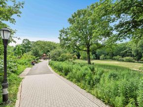 116-17 Grosvenor Lane 2C, Queens NY 11418