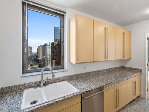 2 Columbus Avenue 20B, New York NY 10019