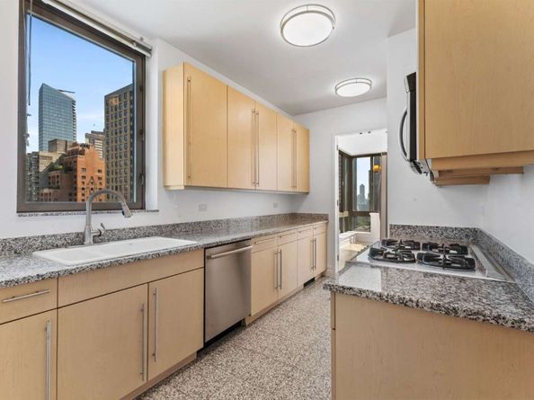 2 Columbus Avenue 20B, New York NY 10019