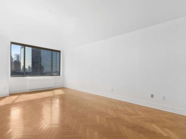 2 Columbus Avenue 20B, New York NY 10019
