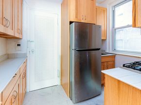 27 West 55th Street 44, New York NY 10019