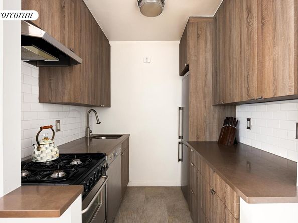 60 East 9th Street 325, New York NY 10003