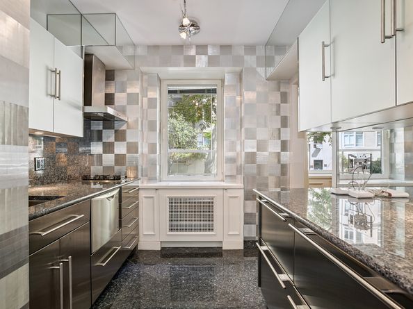 860 5th Avenue 2E, New York NY 10065