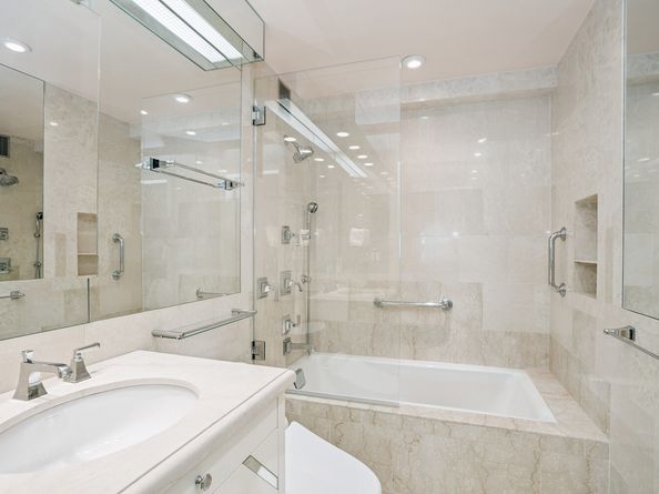 860 5th Avenue 2E, New York NY 10065
