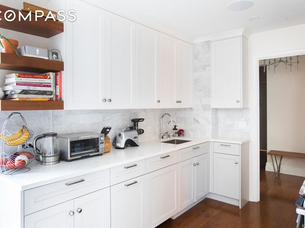 433 West 34th Street 8A, New York NY 10001
