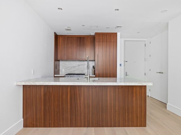 244 East 52nd Street 2A, New York NY 10022