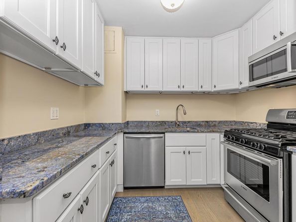 305 East 24th Street 19FGH, New York NY 10010