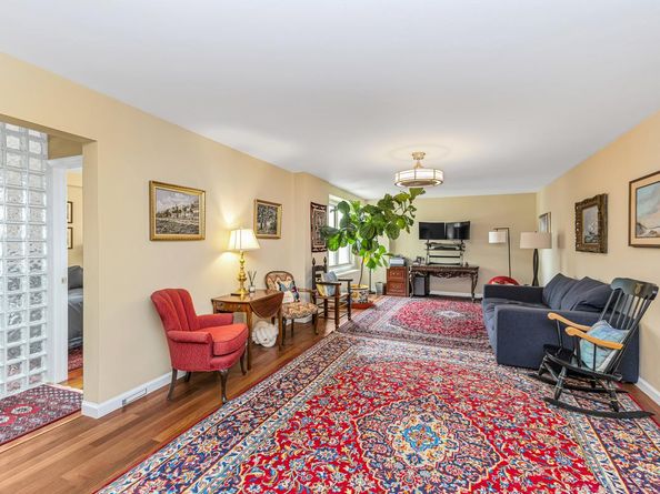 305 East 24th Street 19FGH, New York NY 10010