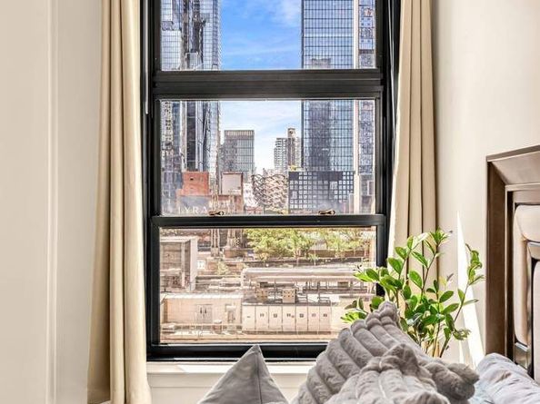 529 West 42nd Street 5R, New York NY 10036