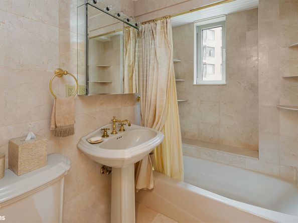 60 Sutton Place S 7FS, New York NY 10022