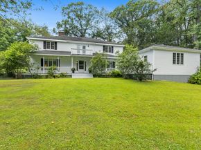 59 Snowberry Lane, New Canaan CT 06840