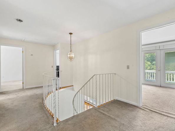 59 Snowberry Lane, New Canaan CT 06840