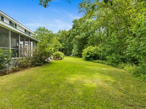 59 Snowberry Lane, New Canaan CT 06840