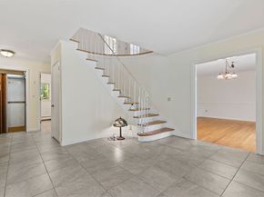 59 Snowberry Lane, New Canaan CT 06840
