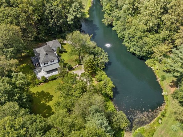59 Snowberry Lane, New Canaan CT 06840