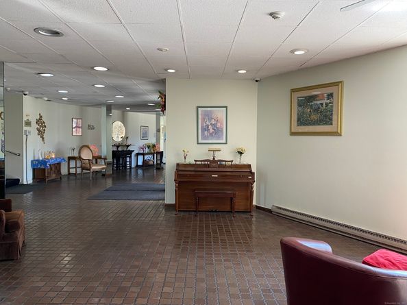 1700 Broadbridge Avenue A16, Stratford CT 06614