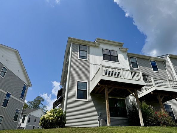 61 Brentwood Circle 66, Danbury CT 06810