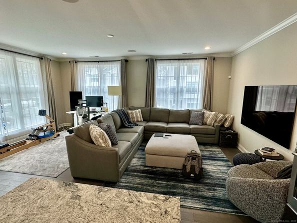 61 Brentwood Circle 66, Danbury CT 06810