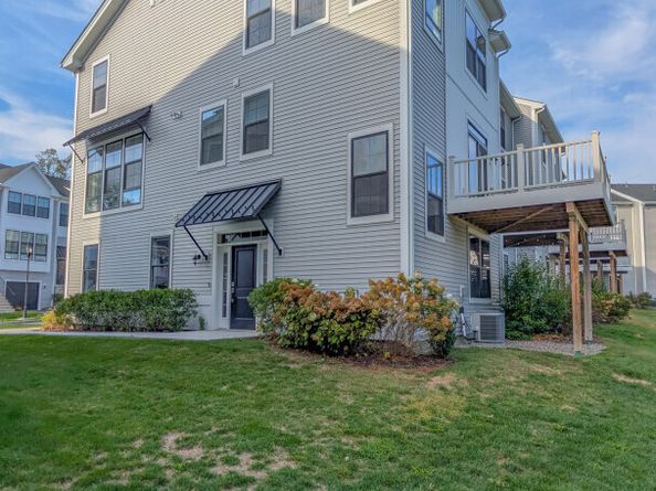 61 Brentwood Circle 66, Danbury CT 06810