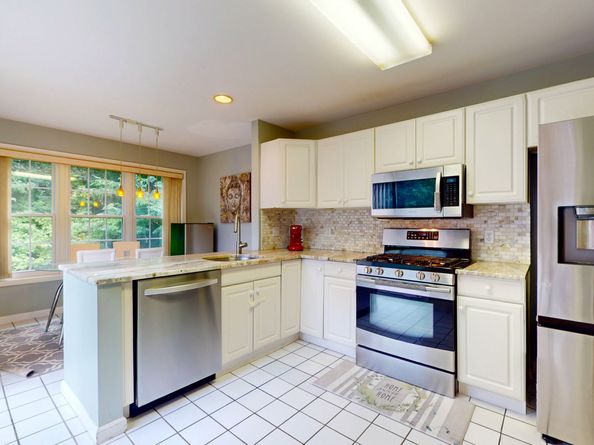 50 Katherine Court 50, Shelton CT 06484
