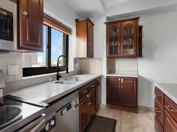 44 Strawberry Hill Avenue APT 12F, Stamford CT 06902