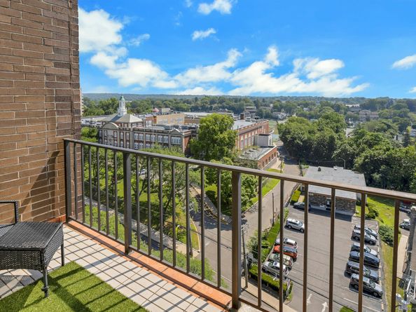 44 Strawberry Hill Avenue APT 12F, Stamford CT 06902