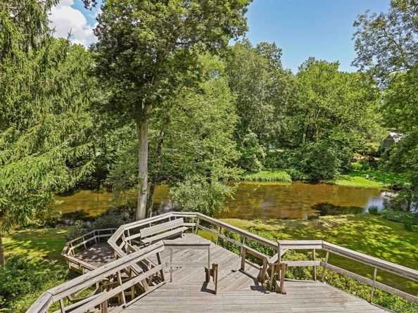 17 Huckleberry Lane, Weston CT 06883