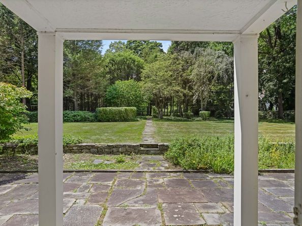 17 Huckleberry Lane, Weston CT 06883