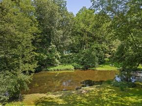 17 Huckleberry Lane, Weston CT 06883