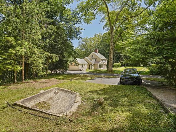 17 Huckleberry Lane, Weston CT 06883