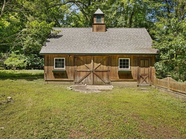 17 Huckleberry Lane, Weston CT 06883