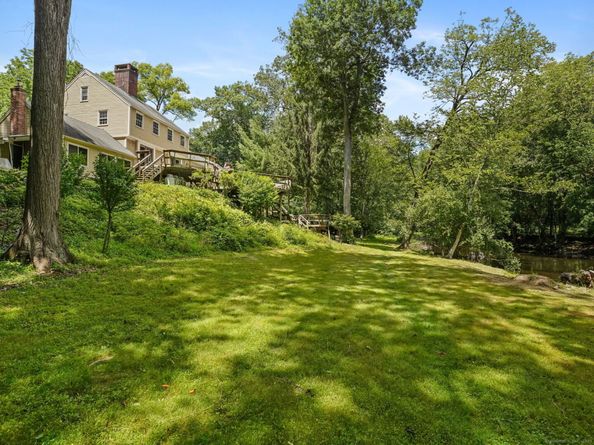 17 Huckleberry Lane, Weston CT 06883