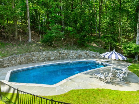 650 Laurel Road, New Canaan CT 06840